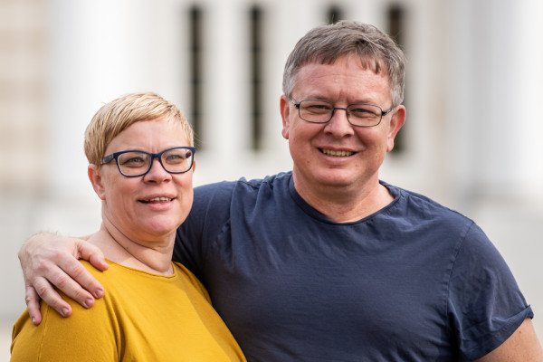 Starši že raztegujemo ležalnike in ven vlečemo knjige, najstniku pa se zdi to ’totalna beda’